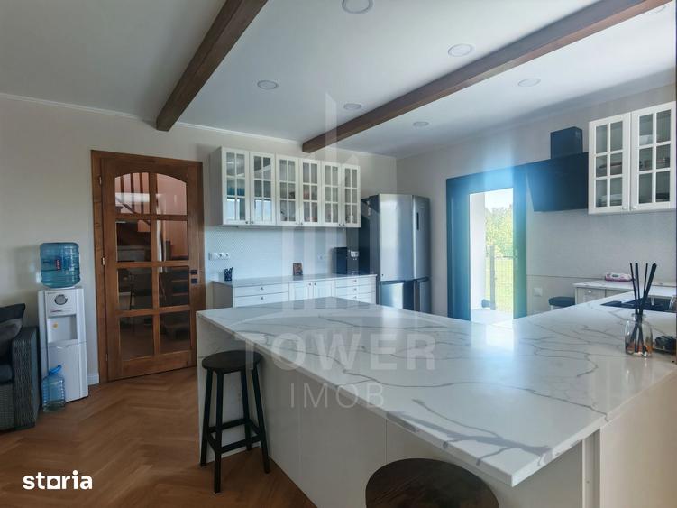 Casă cu 5 camere cu Piscina în Sadu