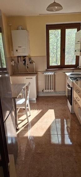 Apartament cu 3 camere decomandat în Petru Rareș