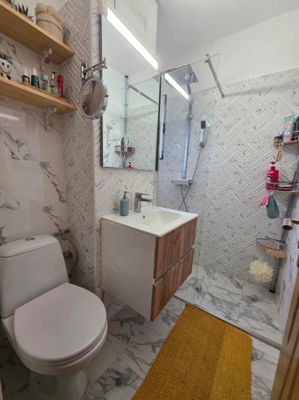 Apartament cu 3 camere semidecomandat în Circumvalațiunii
