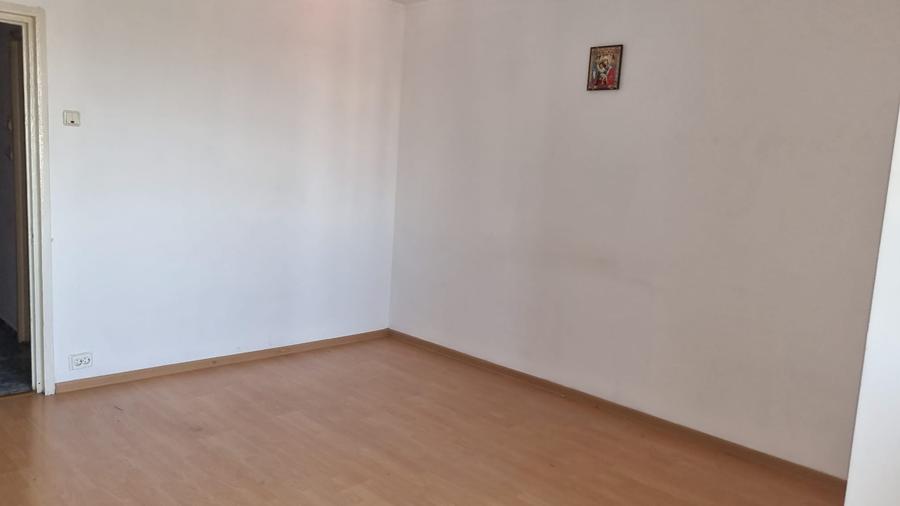 Garsonieră semidecomandată în Titan