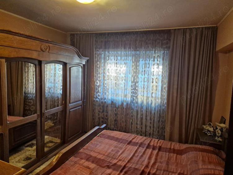 Apartament cu 4 camere decomandat în Central