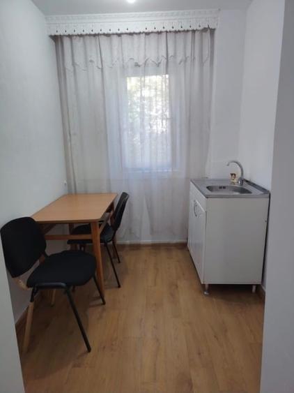 Apartament cu 2 camere semidecomandat, mobilat în Milcov