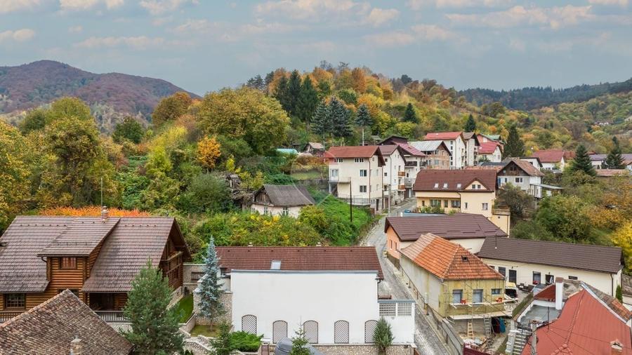 Casă individuală cu 4 camere cu Teren 122 Mp în Schei