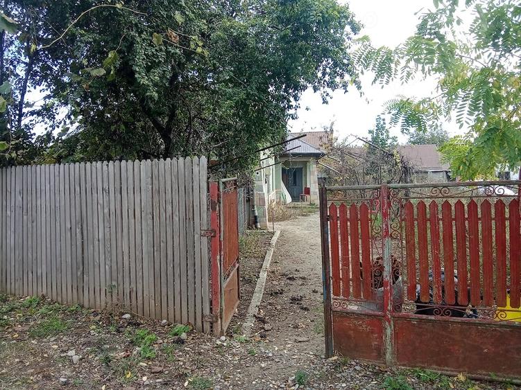 Casă cu Teren 635 Mp în Cioceni