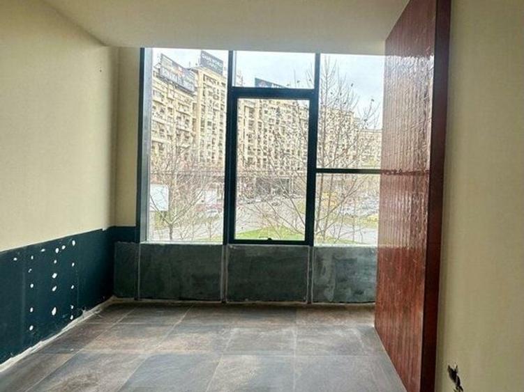 Spațiu comercial, de 225 mp, în P-ța Alba Iulia