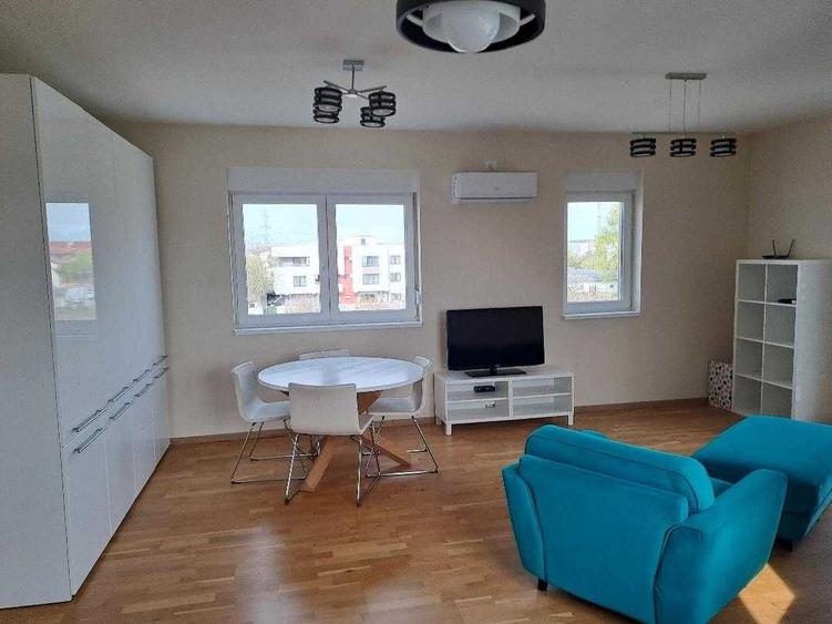 Apartament cu 3 camere semidecomandat în Dumbrăvița
