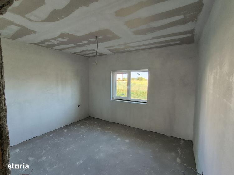 Casă cu 4 camere cu Teren 550 Mp în Balotești