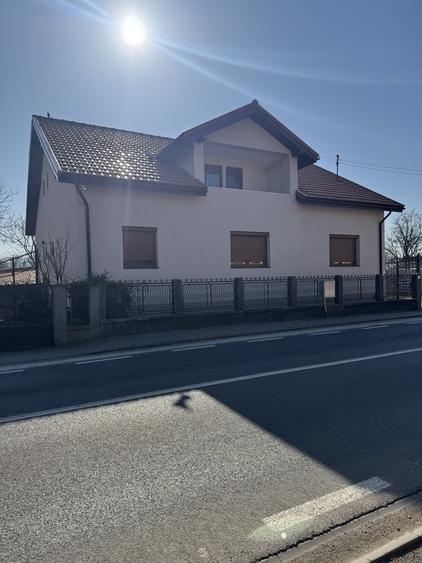 Casă cu 4 camere în Tâmpa