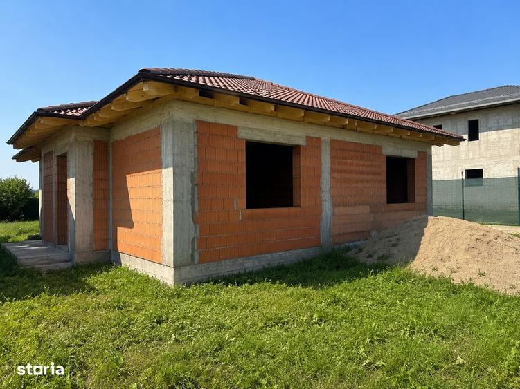 Casă cu 4 camere în Stupini