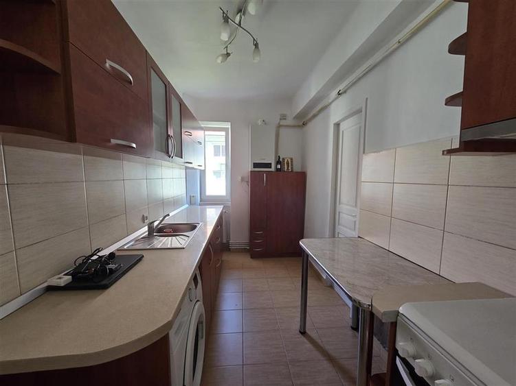 Apartament cu 2 camere semidecomandat, mobilat în Hărmanului