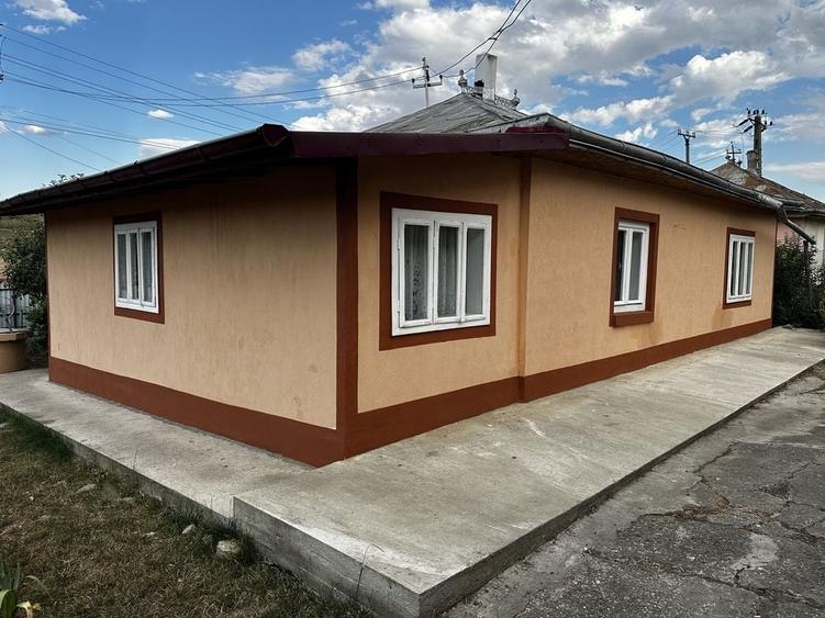 Casă cu 3 camere în Exterior Vest