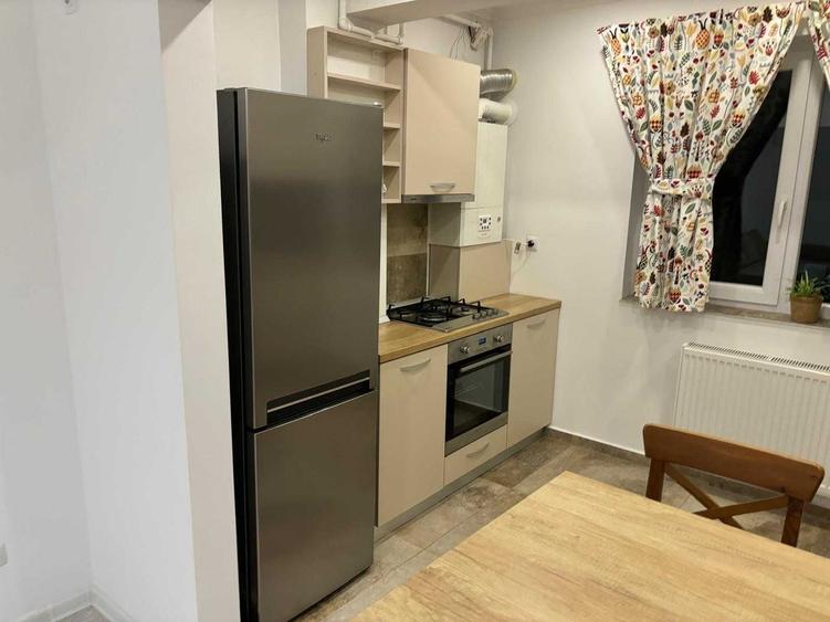 Apartament cu 2 camere decomandat în Roșu