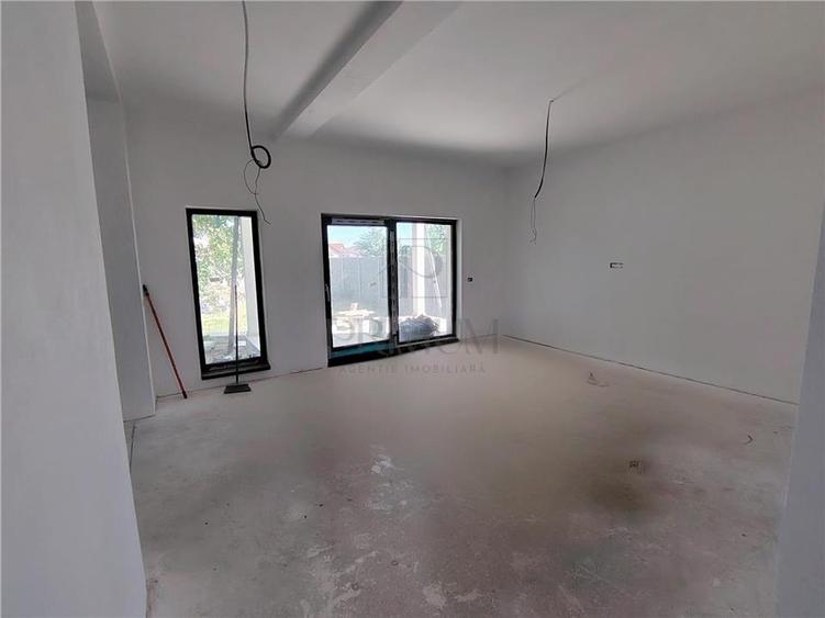 Duplex cu 4 camere cu Canalizare în Moșnița Veche