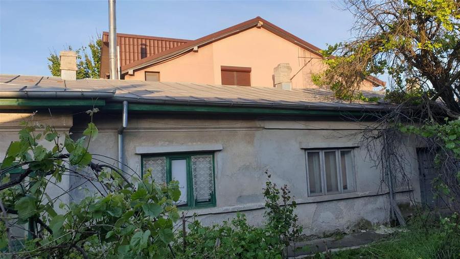 Casă cu 6 camere cu Teren 554 Mp în Chercea
