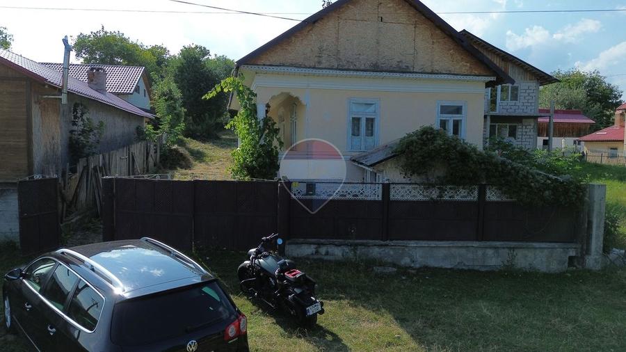 Casă individuală cu 3 camere cu Teren 900 Mp în Soveja