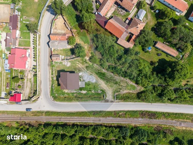 Casă cu 5 camere cu Teren 1000 Mp în Dumbrăvița