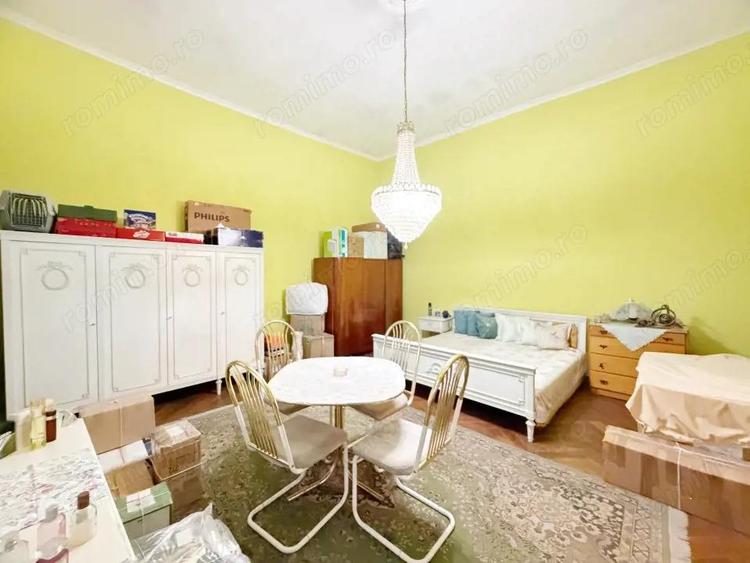 Apartament cu 4 camere semidecomandat în Central