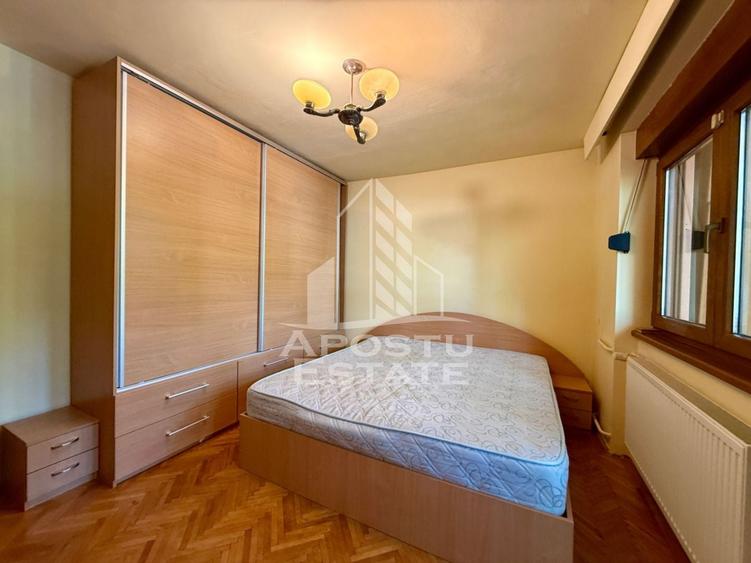 Apartament cu 4 camere decomandat, mobilat în Medicină