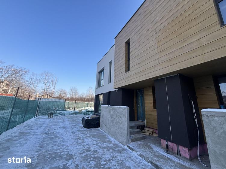 Casă cu 4 camere cu Teren 220 Mp în Titan