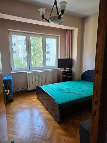 Apartament cu 3 camere decomandat în Nerva Traian
