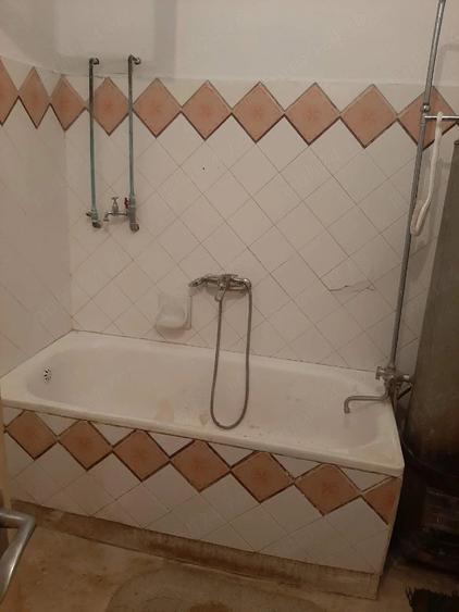 Casă cu 4 camere cu Teren 996 Mp în Central