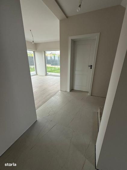 Casă cu 4 camere cu Teren 420 Mp în Valea Adâncă