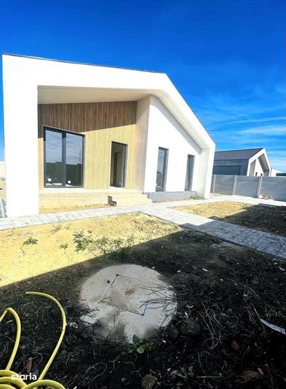 Casă cu 4 camere în Sântandrei