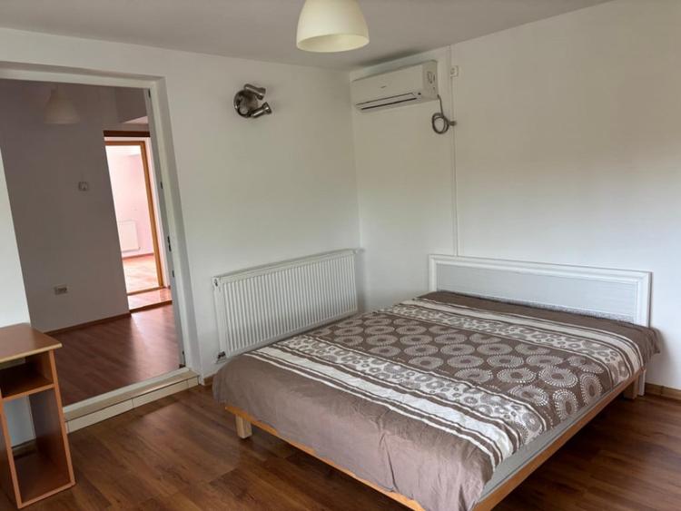 Casă cu 5 camere cu Teren 4000 Mp în Comșești