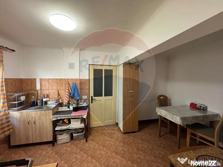 Casă cu 5 camere cu Teren 1268 Mp în Nord