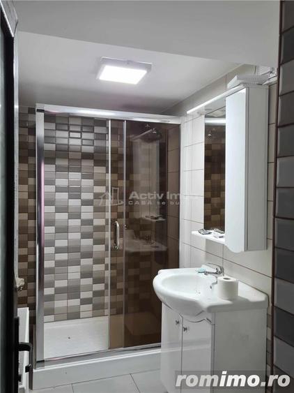 Casă cu 12 camere cu Teren 1000 Mp în Români