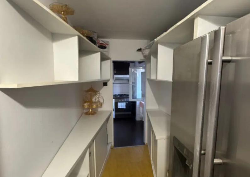 Apartament cu 3 camere semidecomandat în Orașul Vechi