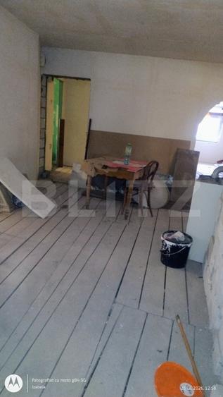 Casă individuală cu 8 camere cu Canalizare în Central