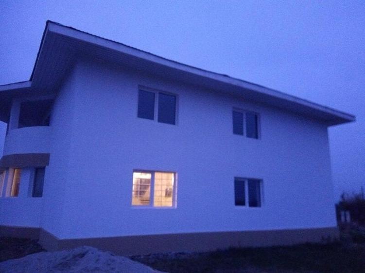 Casă cu 8 camere cu Teren 1000 Mp în Central