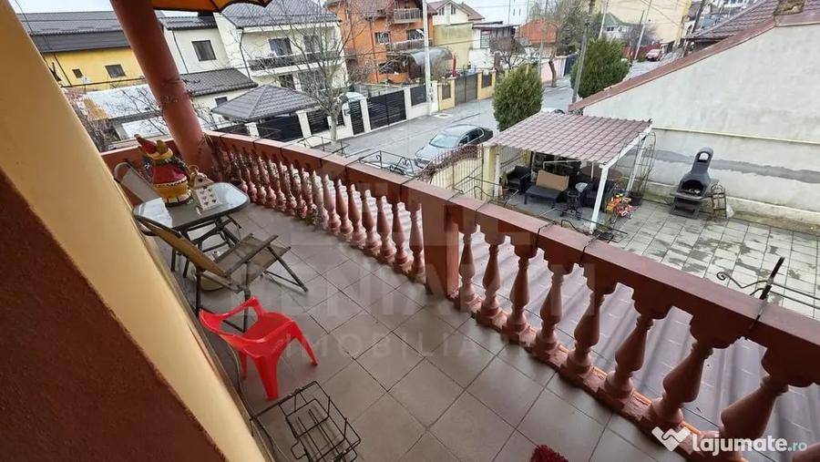 Apartament cu 3 camere semidecomandat în Craiovița Nouă