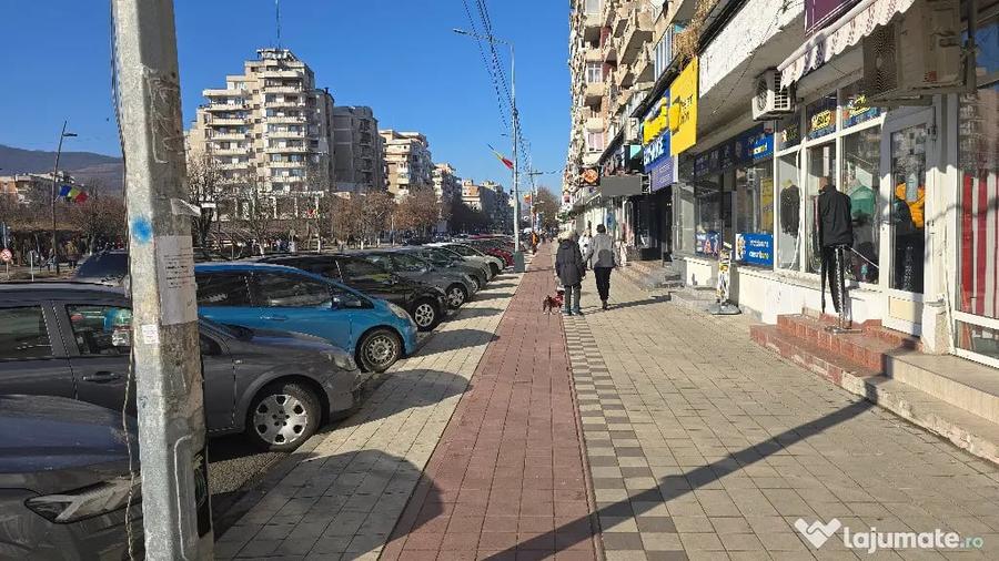 Spațiu comercial, de 70 mp, în Decebal