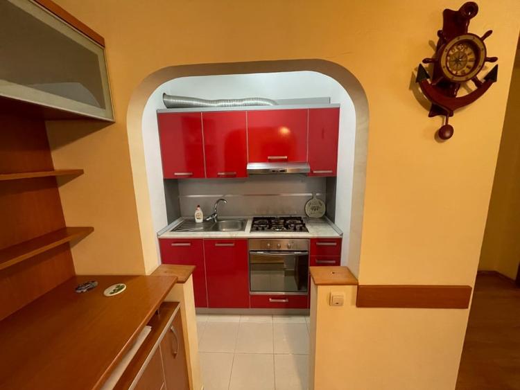 Apartament cu 3 camere decomandat în Sud
