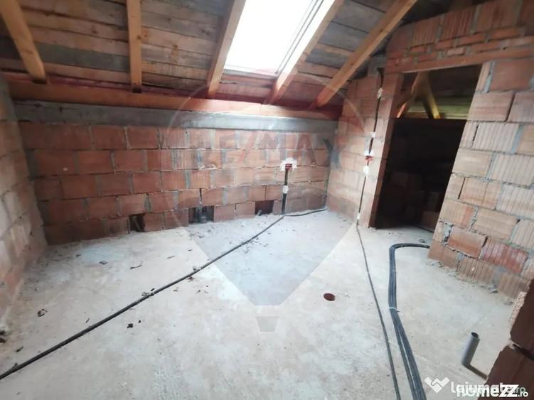 Casă cu 5 camere cu Teren 6400 Mp în Copalnic