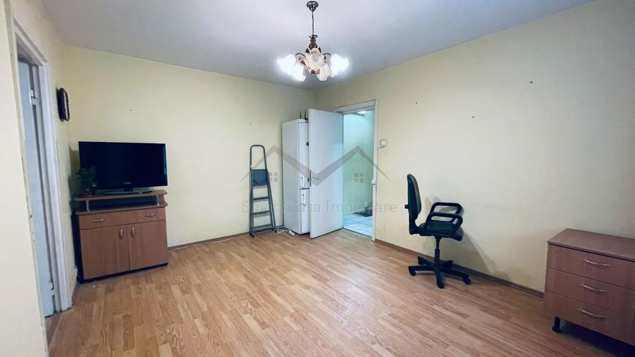 Apartament cu 2 camere semidecomandat în Podu Roș