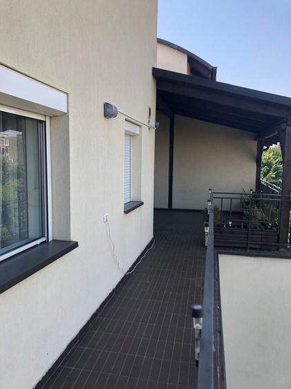 Apartament cu 5 camere decomandat în Aradului