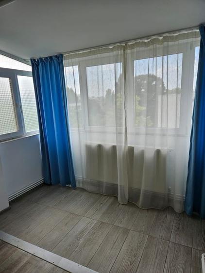 Apartament cu 3 camere decomandat în Tomis II