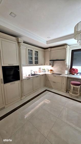 Casă cu 8 camere cu Teren 1223 Mp în Central