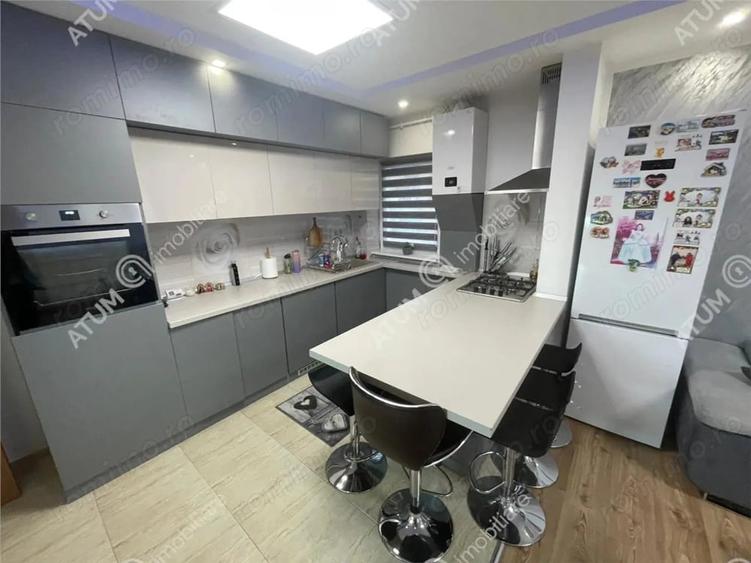 Apartament cu 3 camere decomandat în Central
