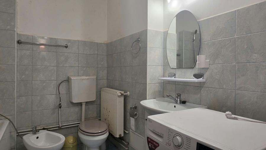 Garsonieră decomandată în Calea București