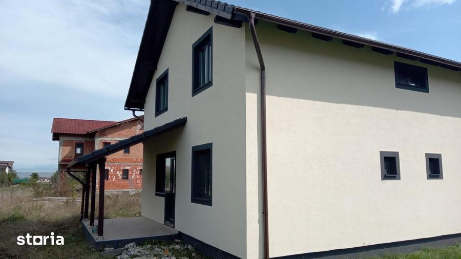 Casă cu 4 camere cu Teren 240 Mp în Cetate