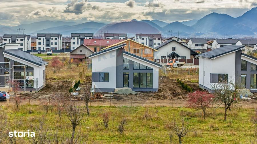 Casă cu 5 camere cu Teren 800 Mp în Sânpetru
