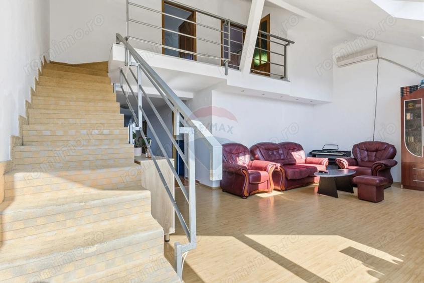 Apartament cu 3 camere decomandat, mobilat în Pârneava