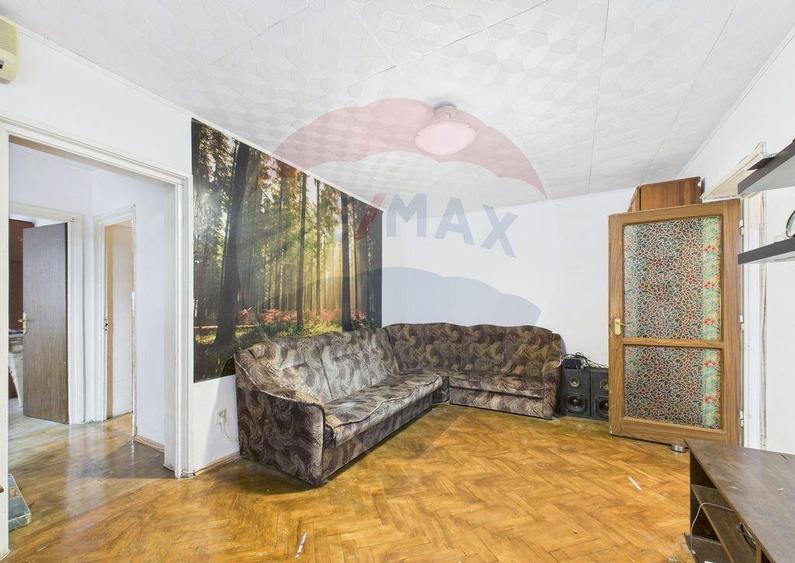 Apartament cu 3 camere semidecomandat în Basarabia