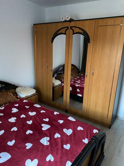Apartament cu 3 camere decomandat în Exterior Vest