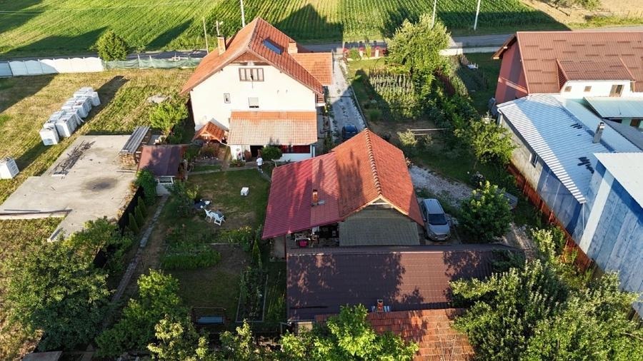 Casă individuală cu 5 camere cu Teren 6100 Mp în Pui