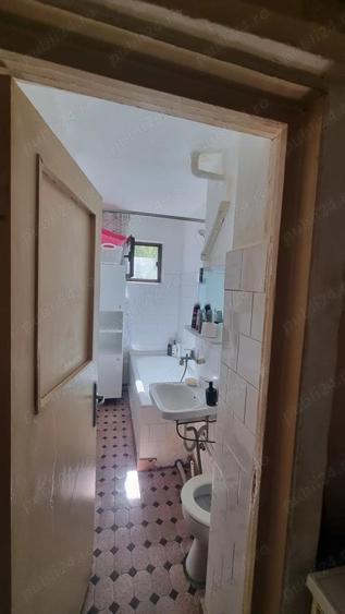 Apartament cu 3 camere semidecomandat în 9 Mai